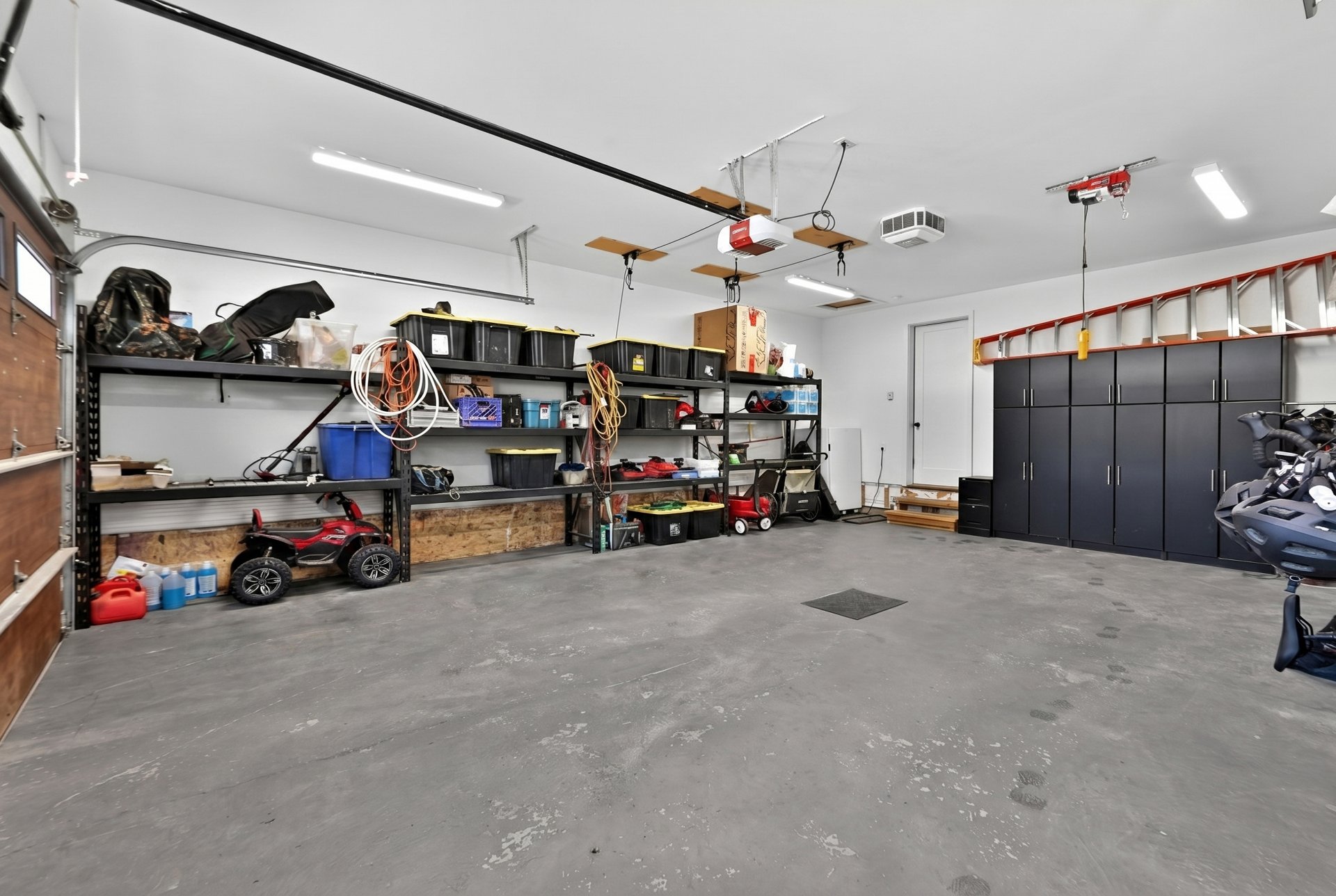 Photo - Garage