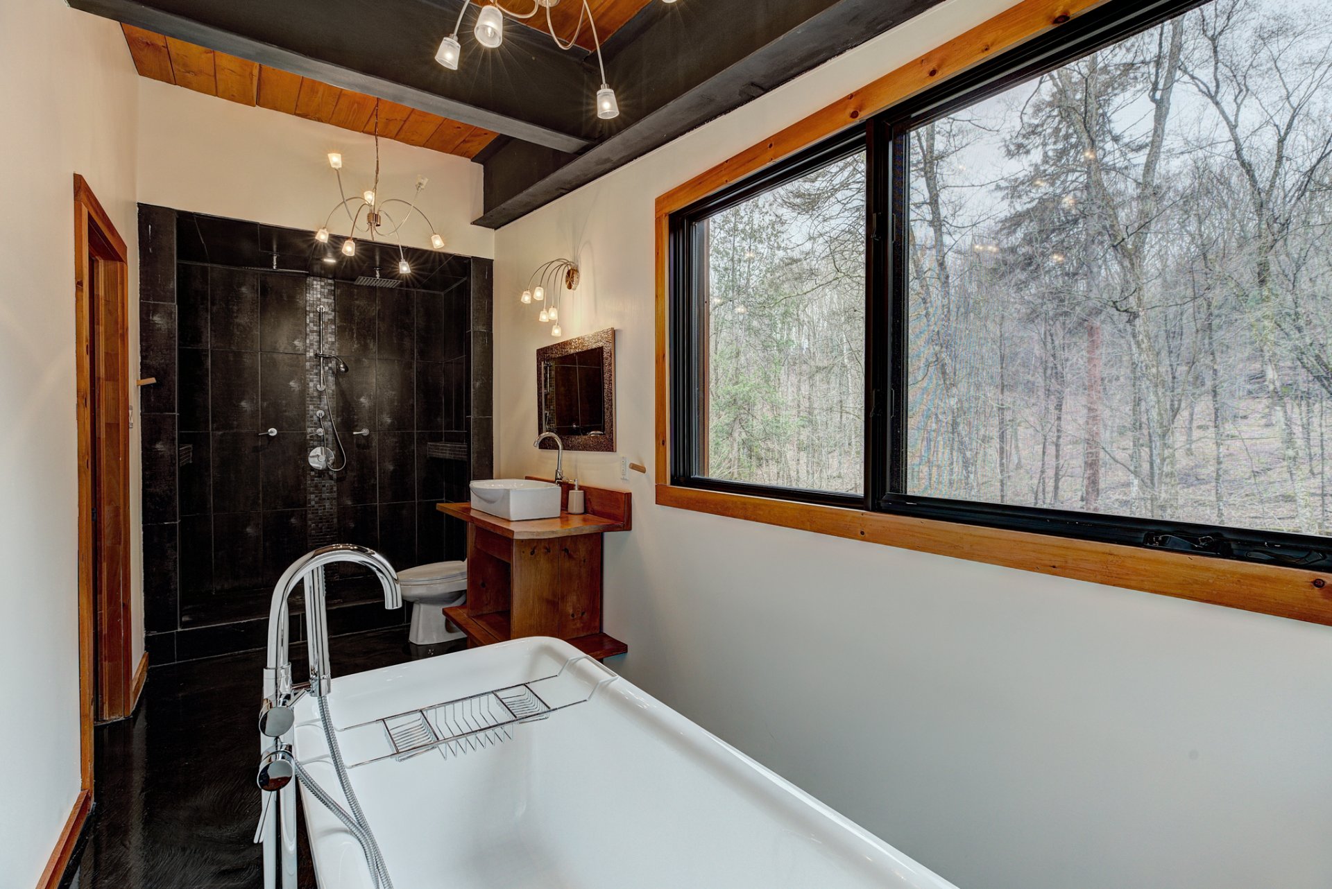 Photo - Ensuite bathroom