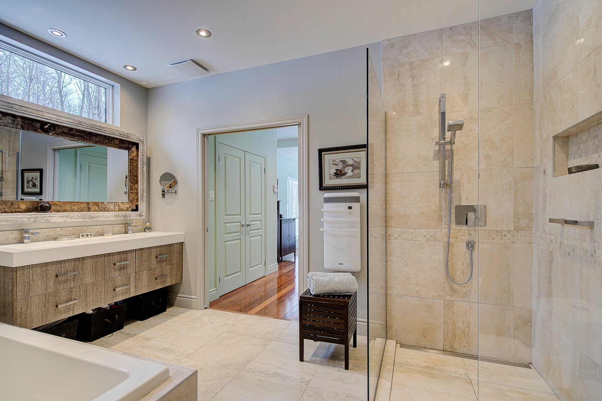 Photo - Salle de bains attenante à la CCP