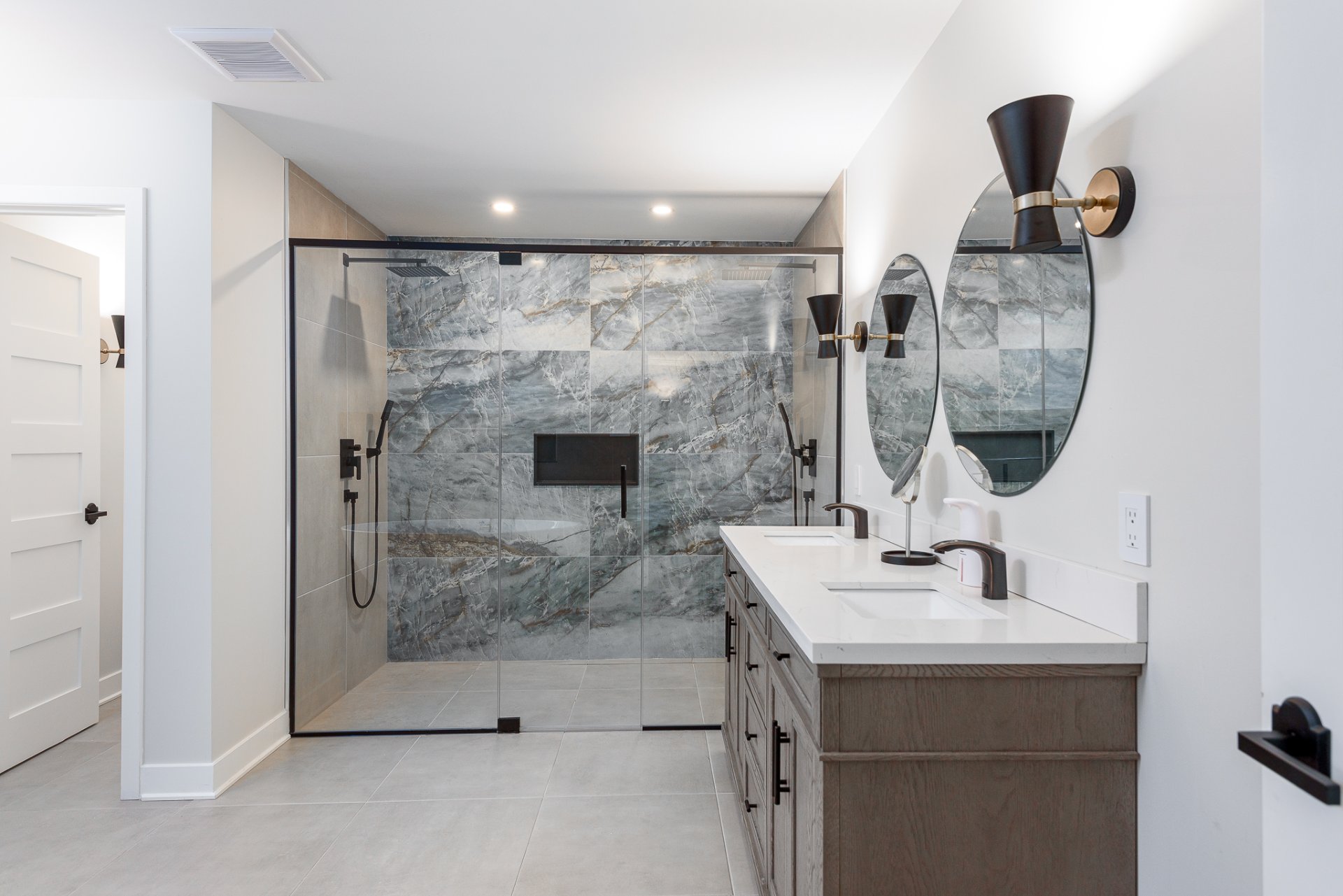 Photo - Salle de bains attenante à la CCP