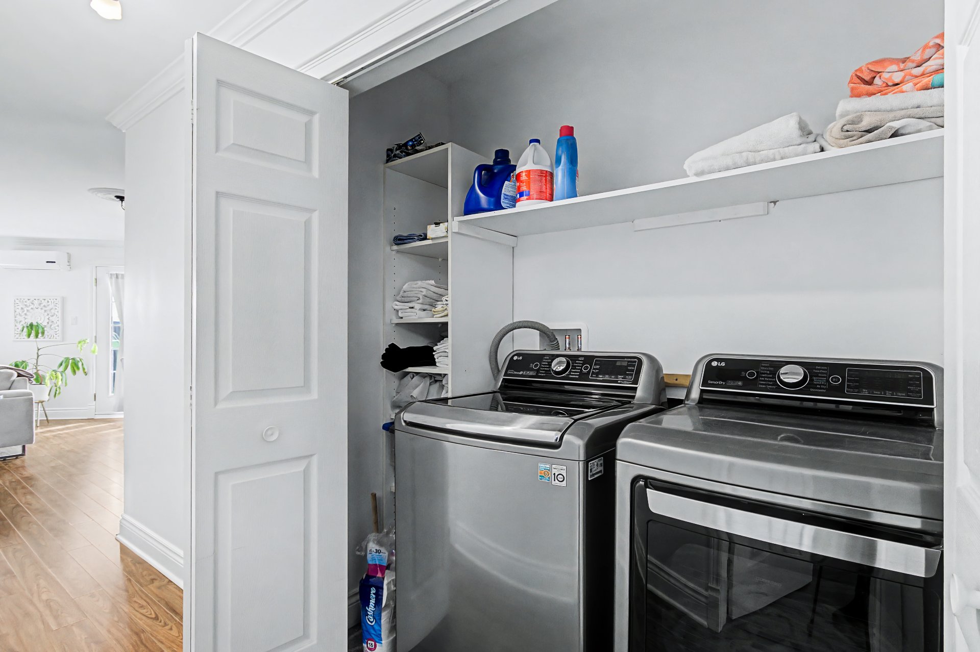 Photo - Laundry room