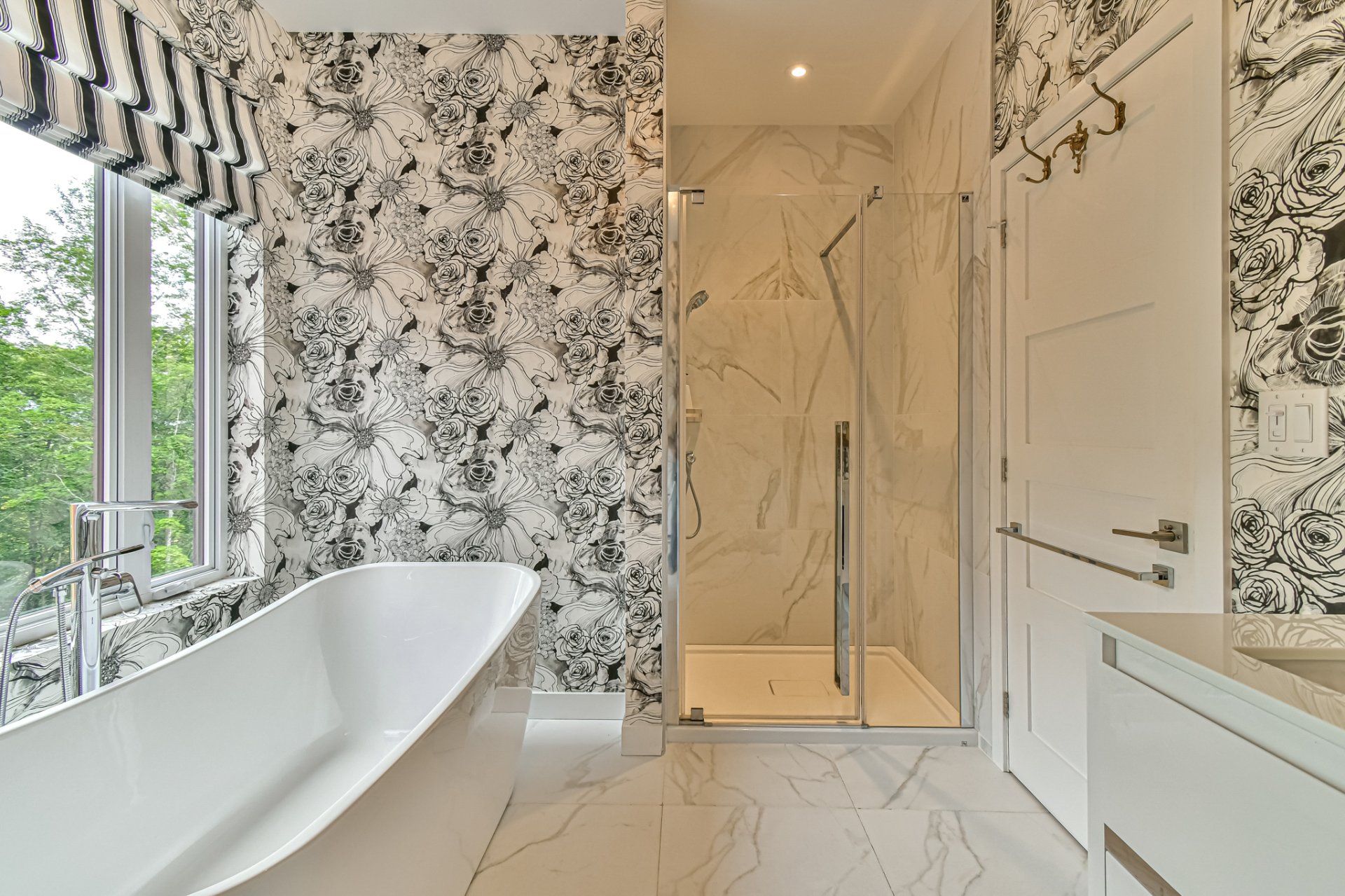 Photo - Ensuite bathroom
