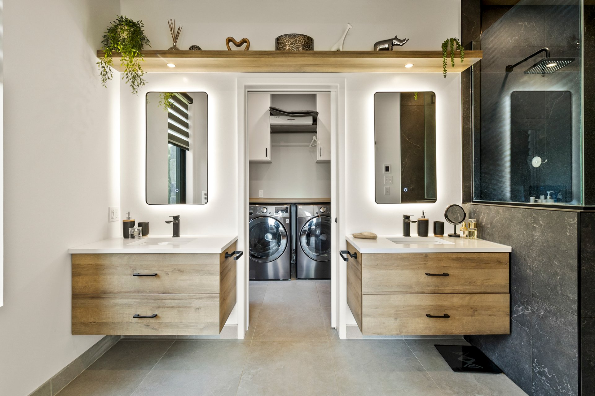 Photo - Salle de bains attenante à la CCP