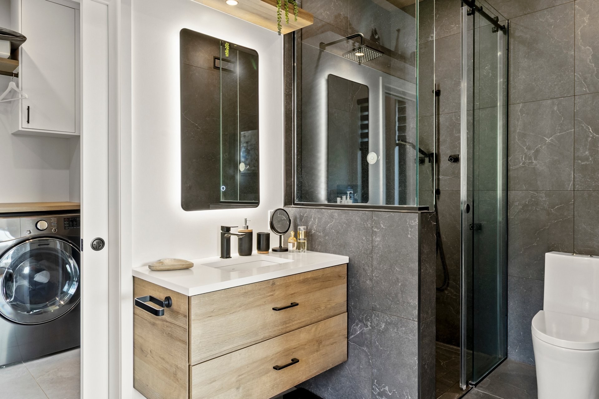 Photo - Salle de bains attenante à la CCP