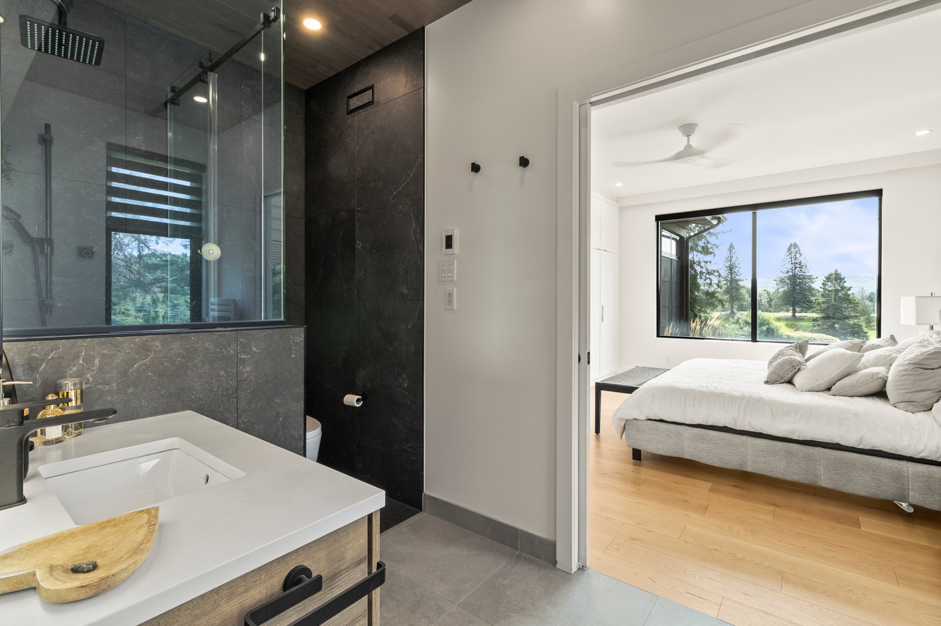 Photo - Salle de bains attenante à la CCP