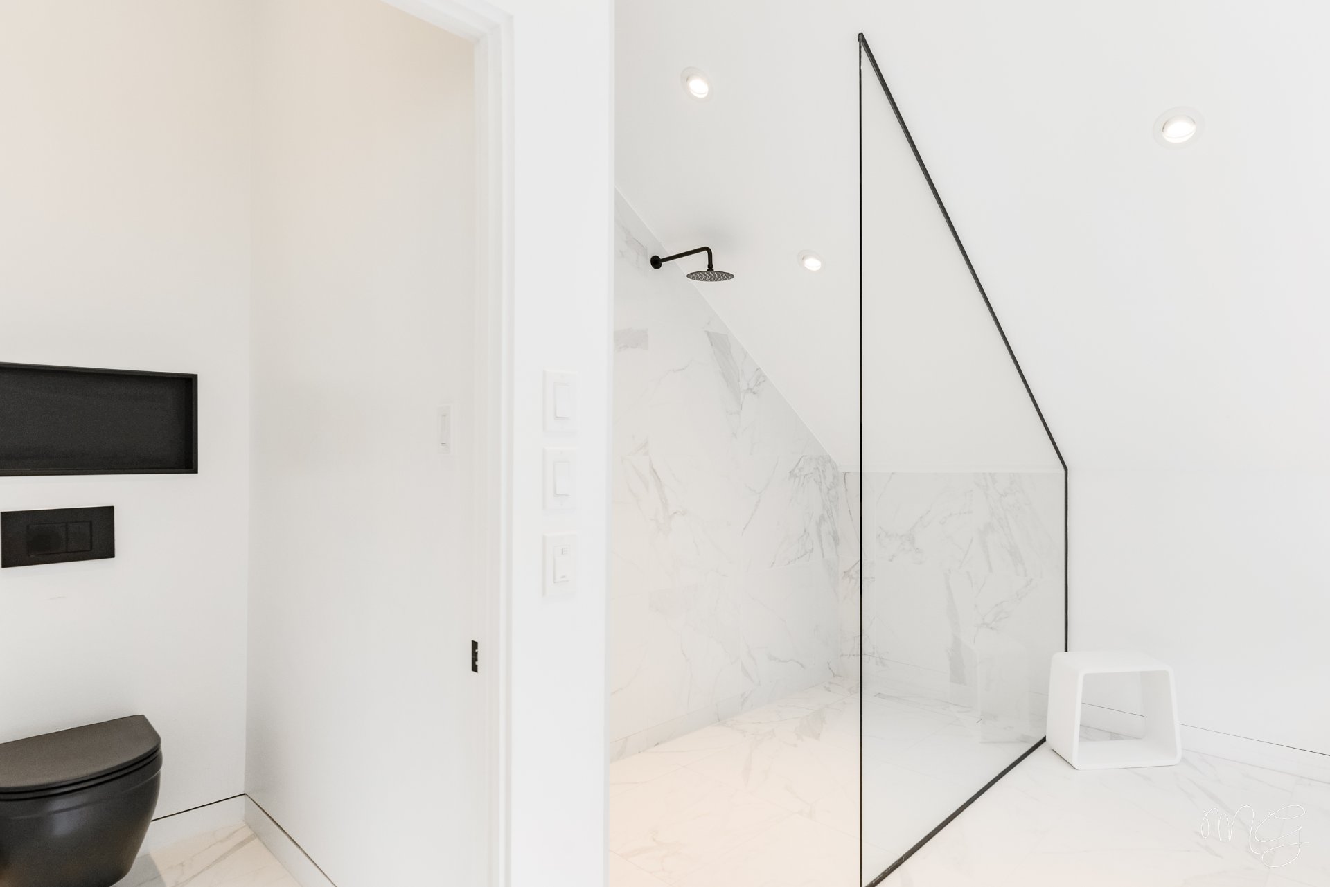 Photo - Ensuite bathroom