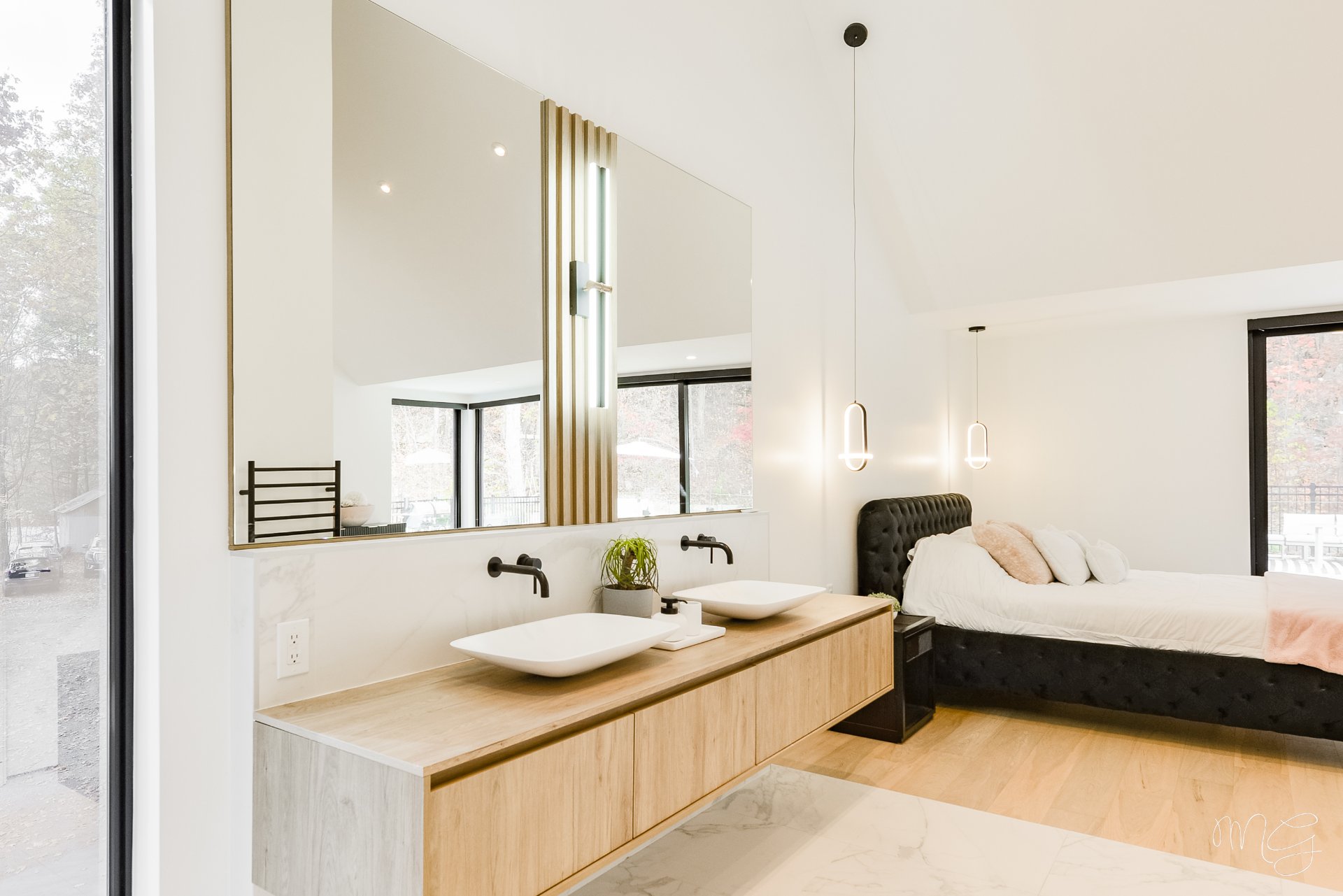 Photo - Ensuite bathroom