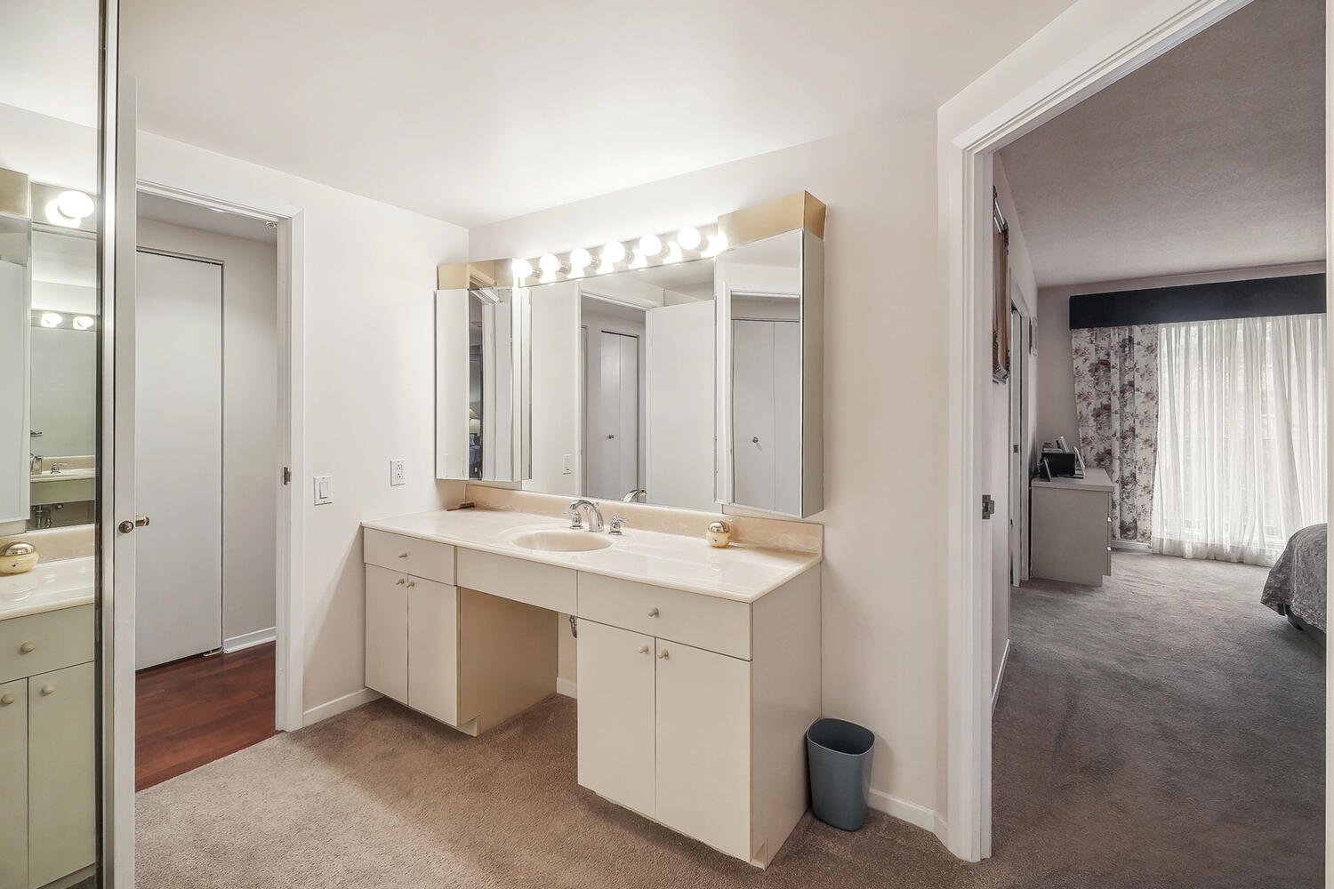 Photo - Salle de bains attenante à la CCP