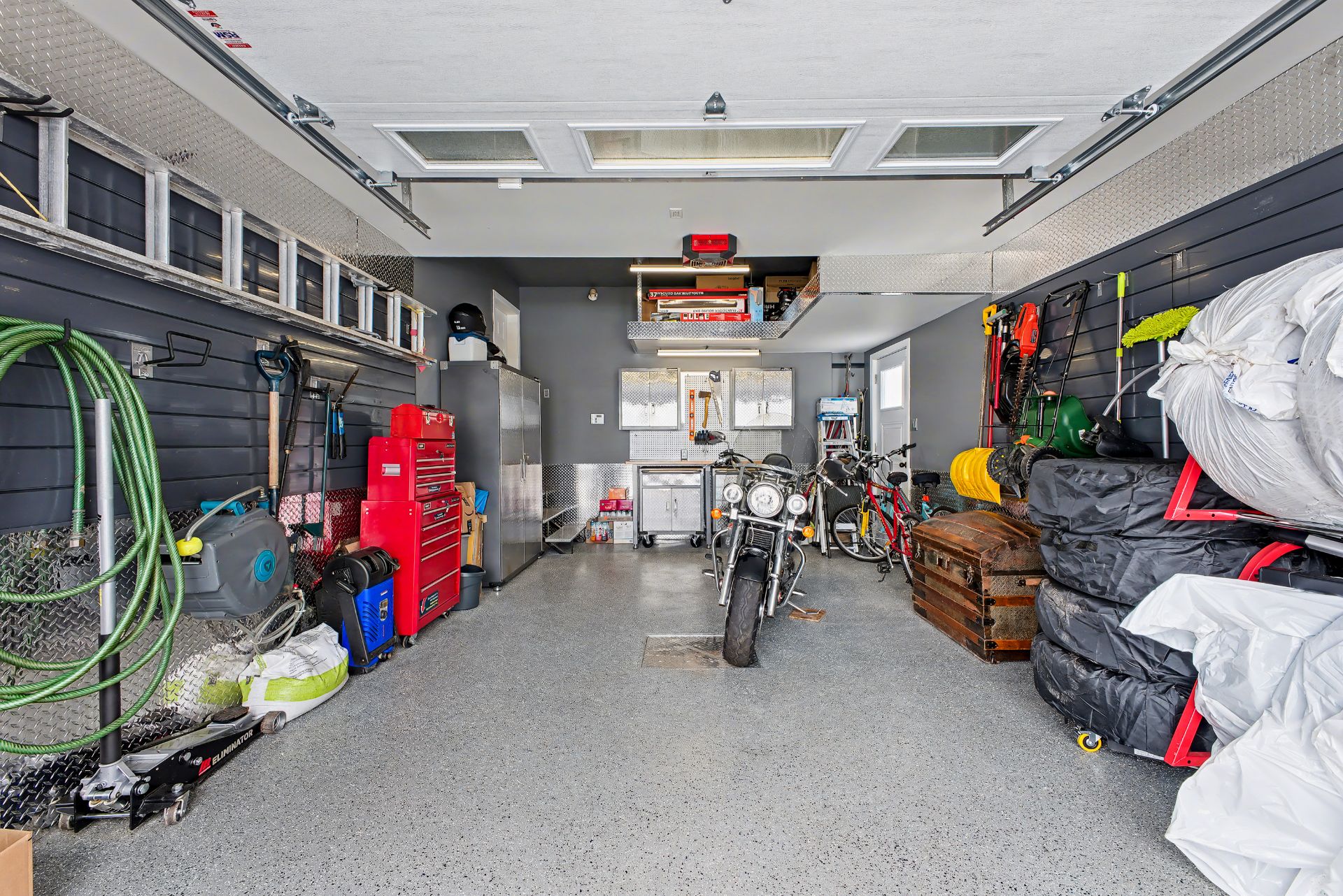 Photo - Garage