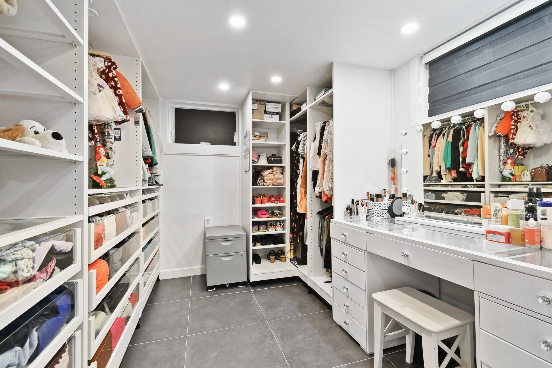 Walk-in closet