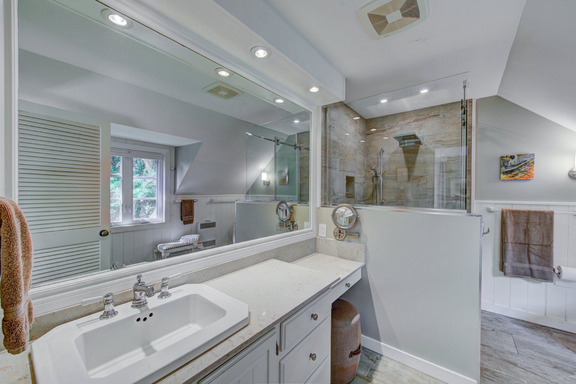 Photo - Salle de bains attenante à la CCP