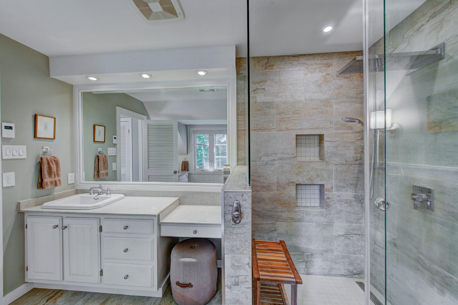 Photo - Salle de bains attenante à la CCP