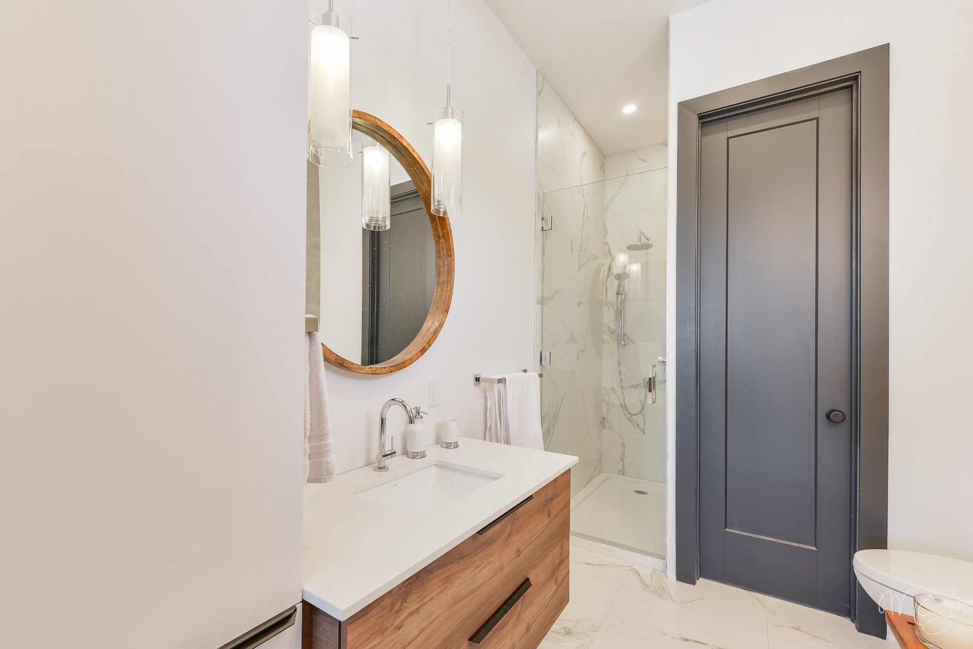 Photo - Ensuite bathroom