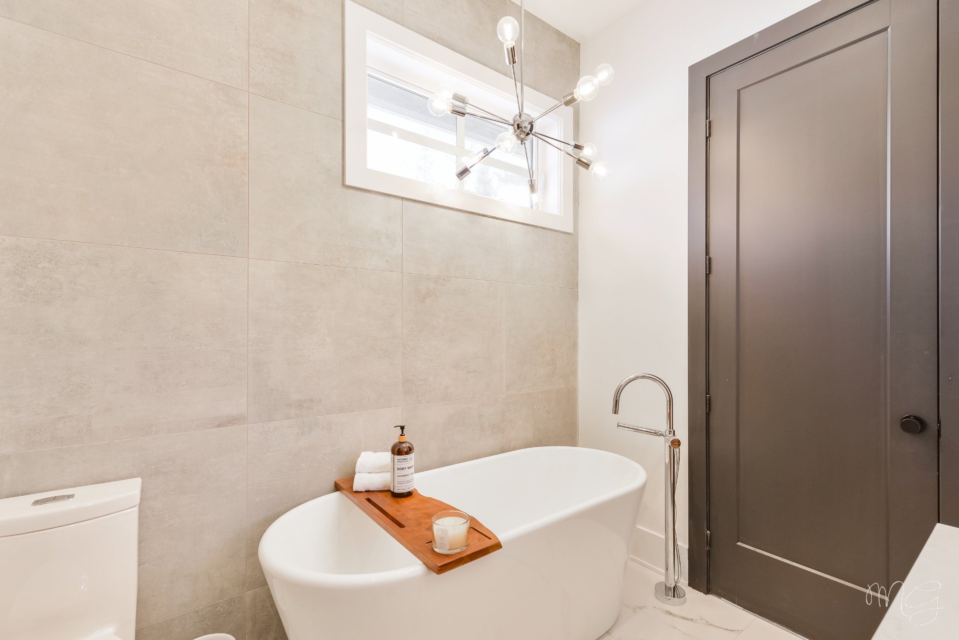 Photo - Ensuite bathroom