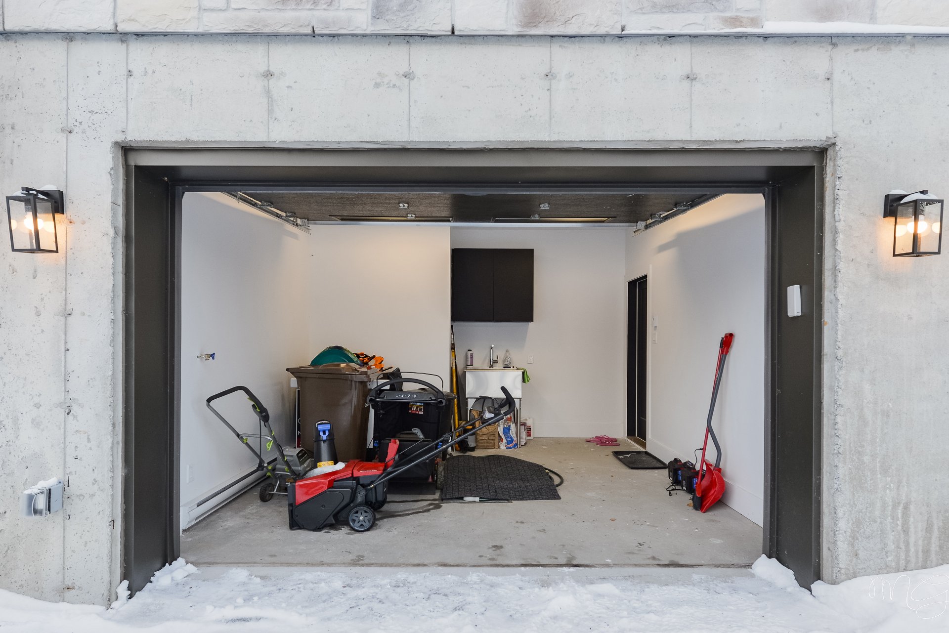Photo - Garage