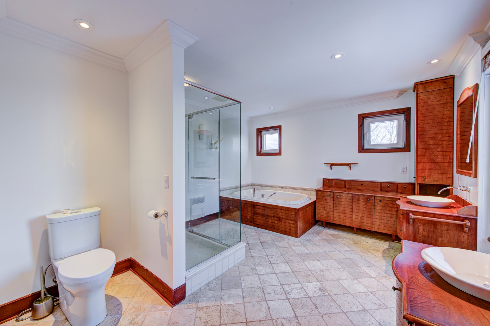 Photo - Salle de bains attenante à la CCP