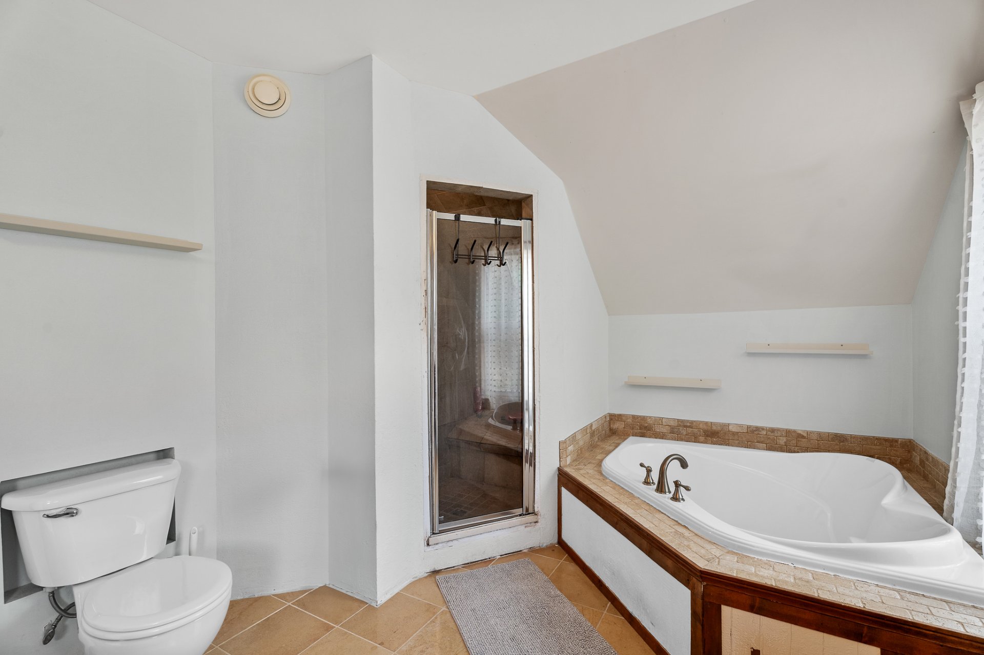 Photo - Salle de bains attenante à la CCP