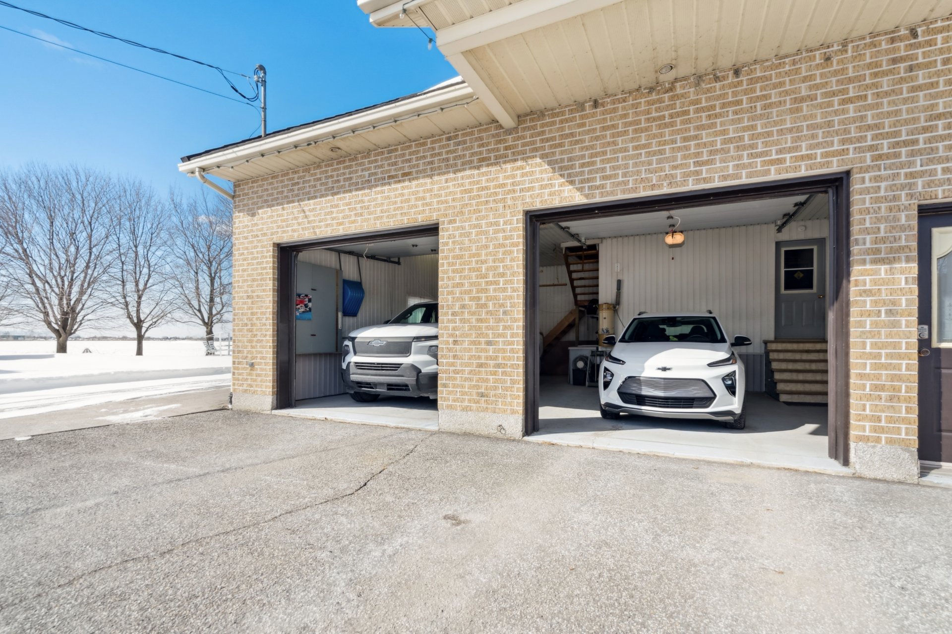 Photo - Garage