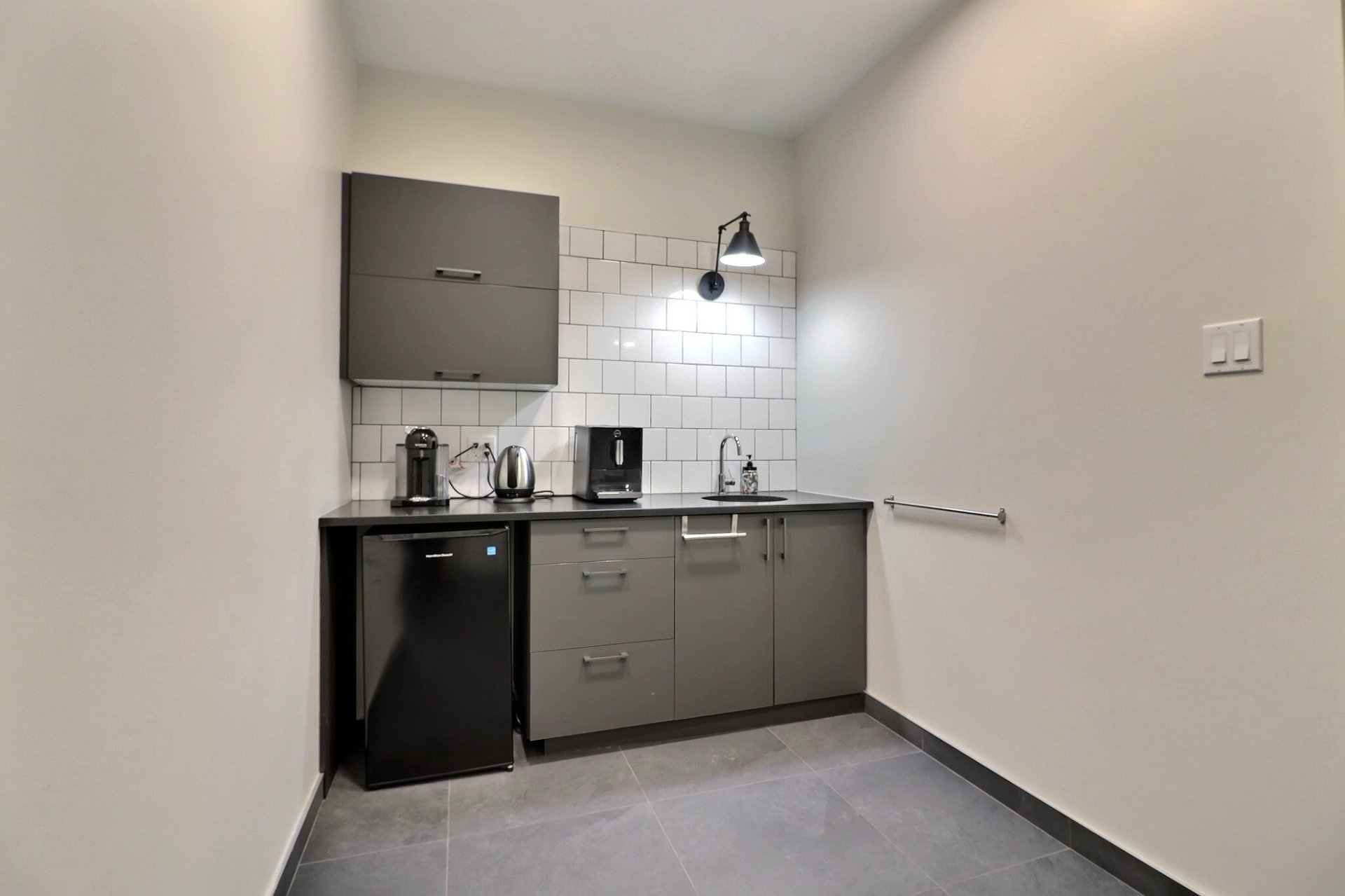 Photo - Kitchenette
