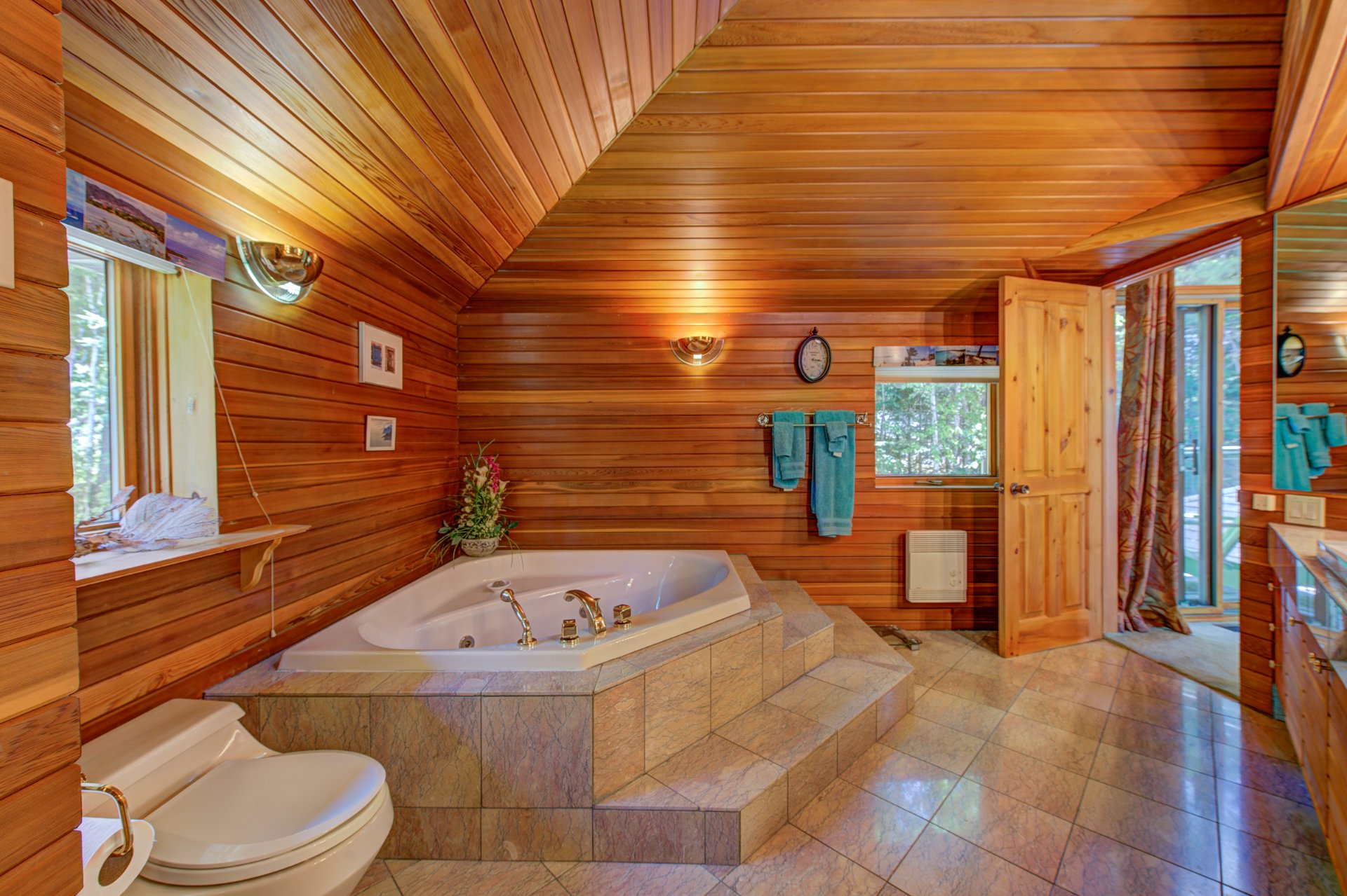 Photo - Salle de bains attenante à la CCP