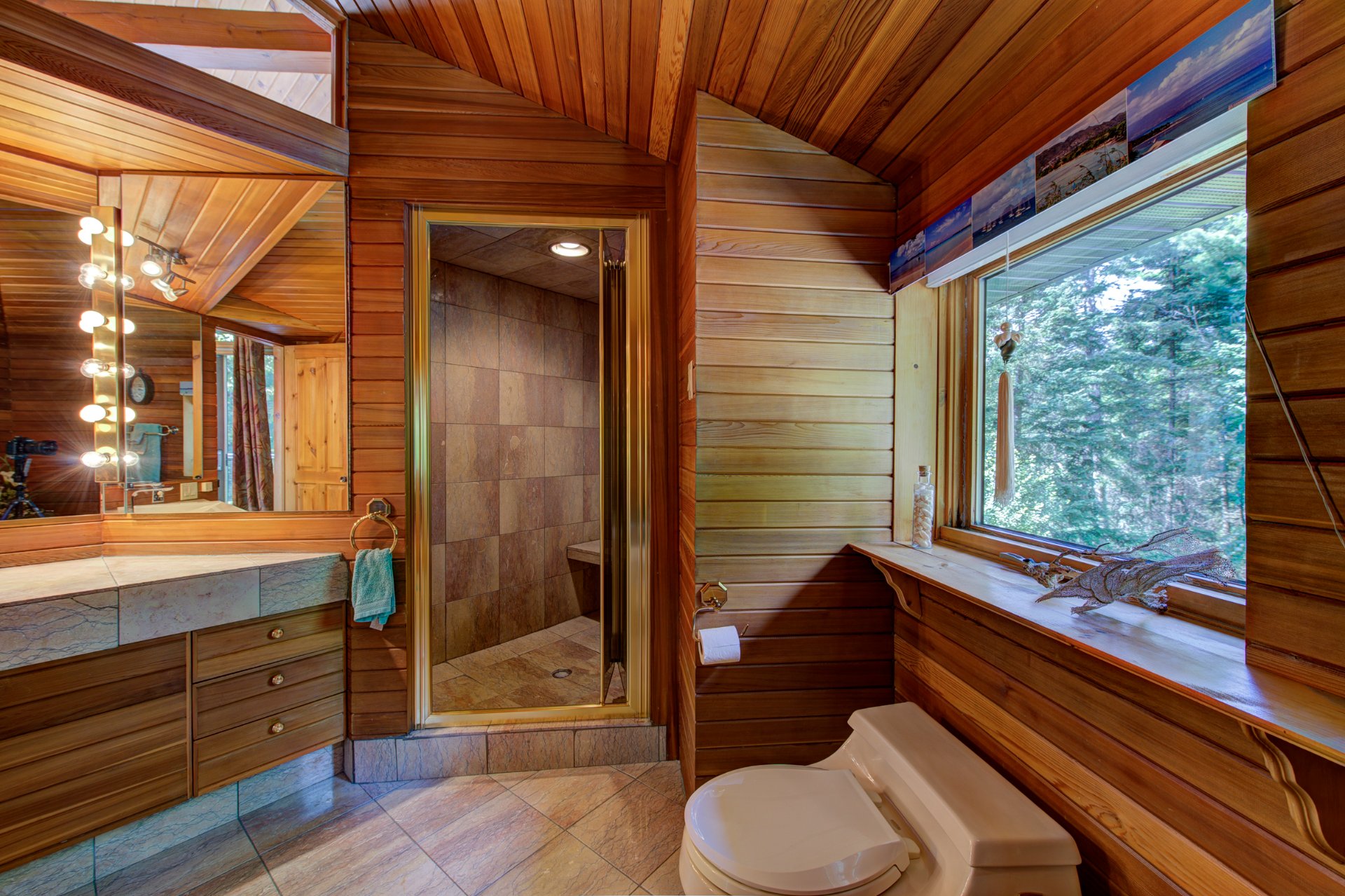 Photo - Salle de bains attenante à la CCP