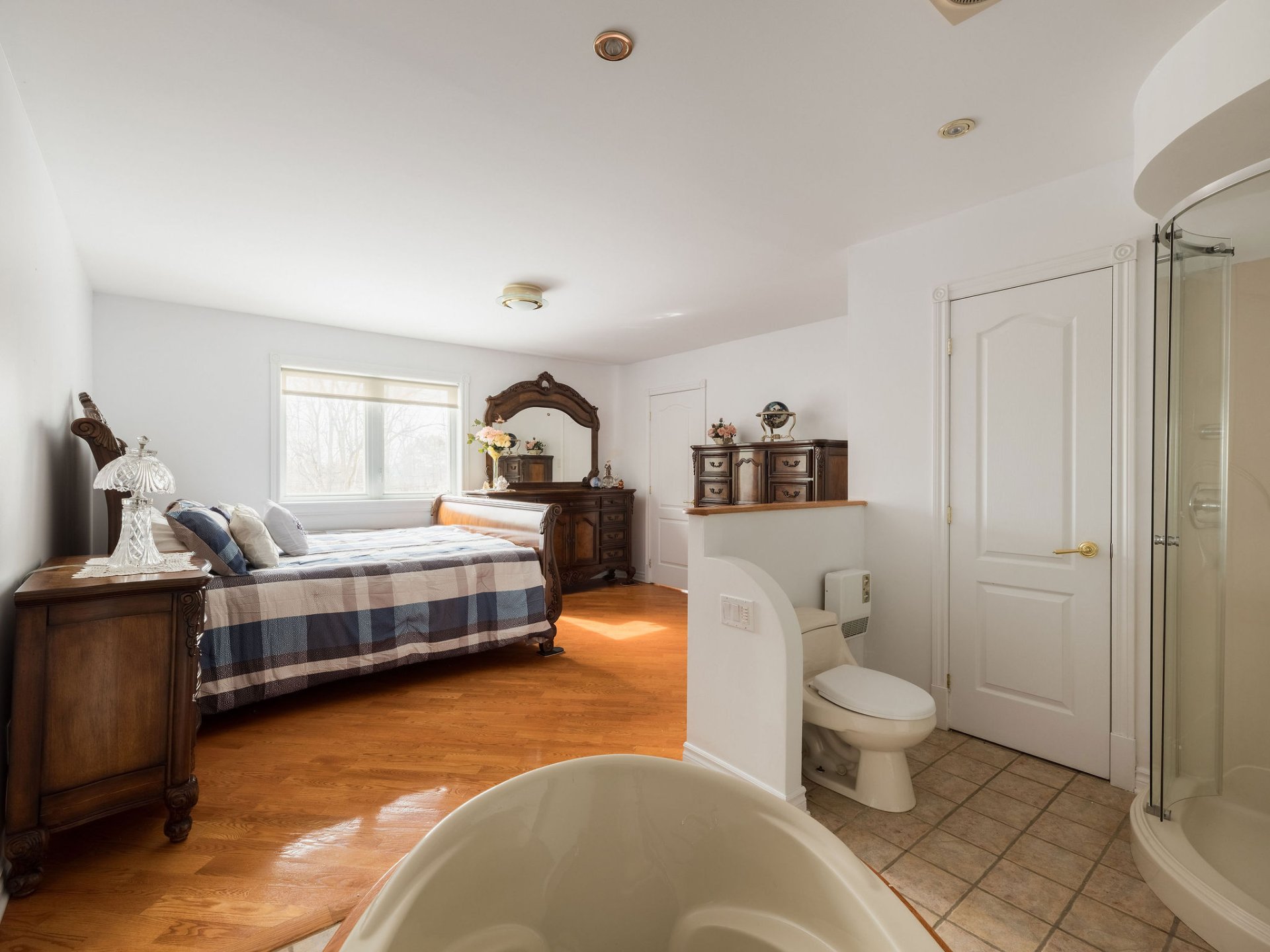 Photo - Salle de bains attenante à la CCP