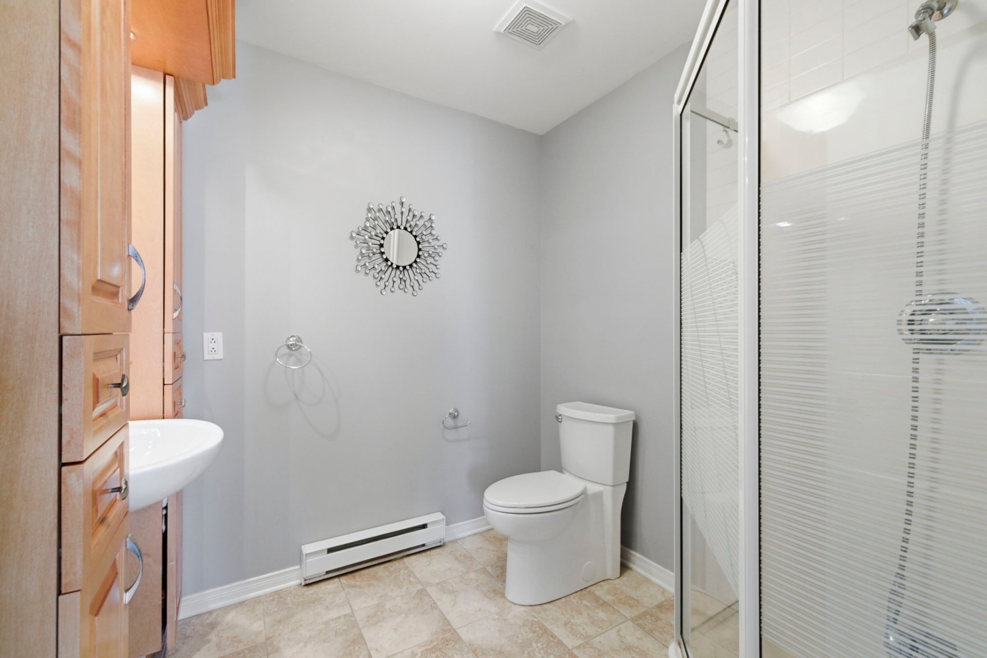 Photo - Ensuite bathroom