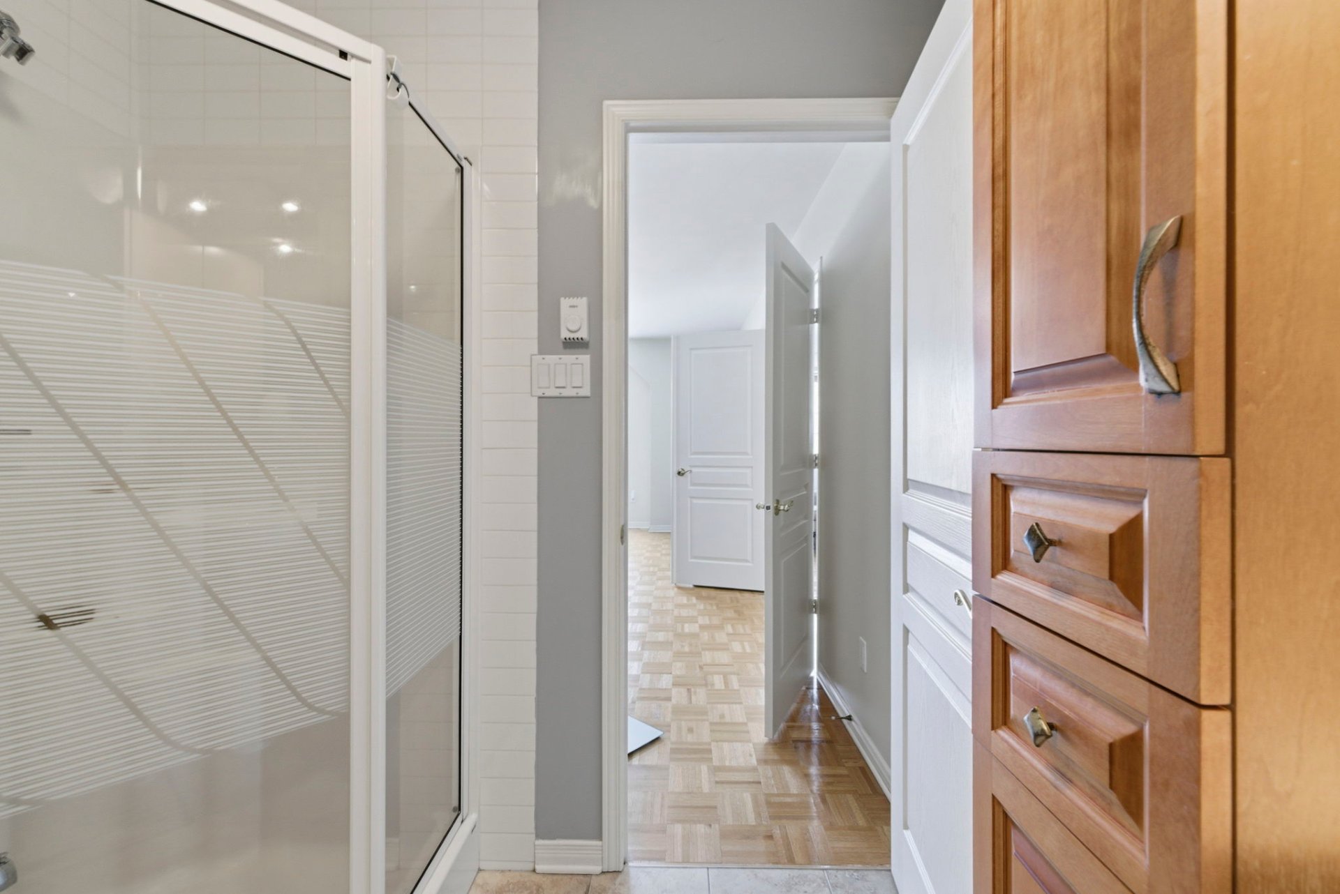 Photo - Ensuite bathroom