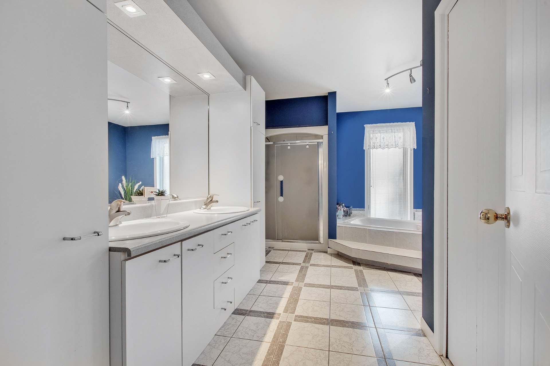 Salle de bains attenante à la CCP