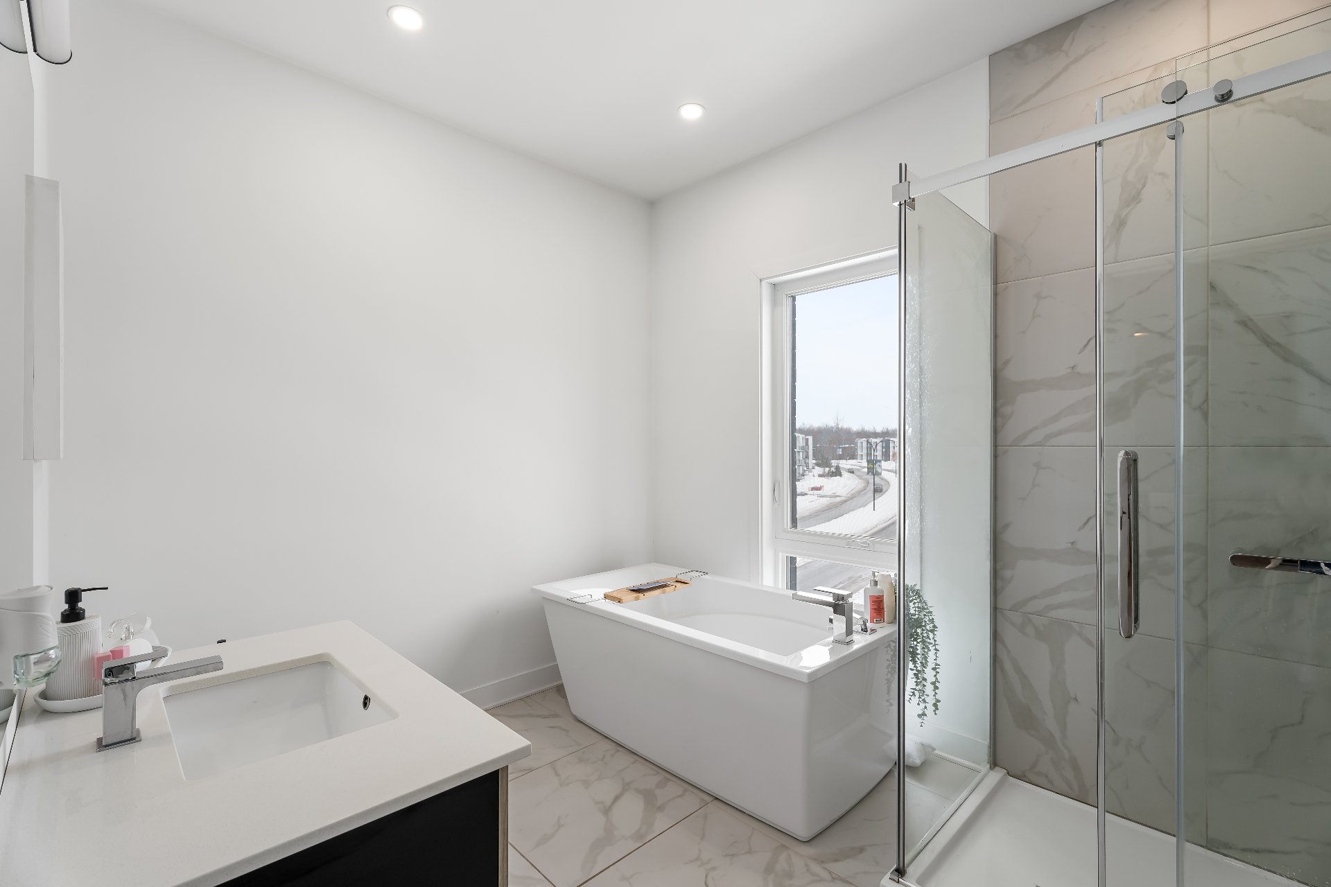 Photo - Ensuite bathroom