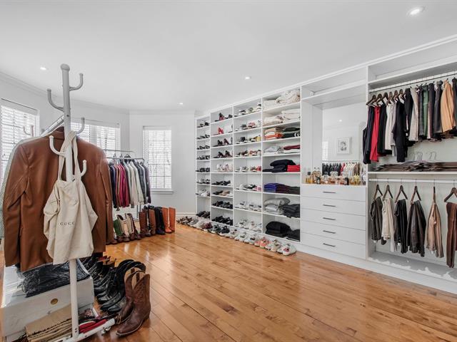Walk-in closet