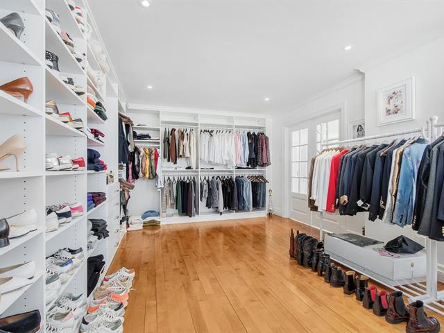Walk-in closet