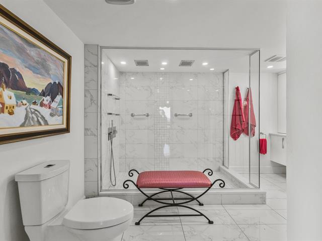 Salle de bains attenante à la CCP