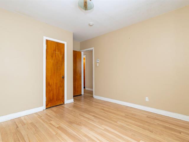 Duplex vendu, Montréal (Saint-Laurent)