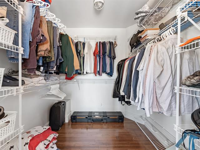 Walk-in closet