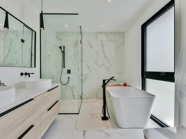 Ensuite bathroom