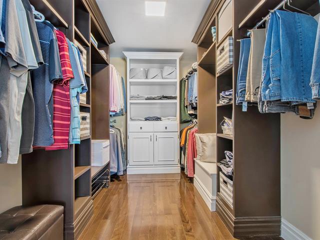 Walk-in closet