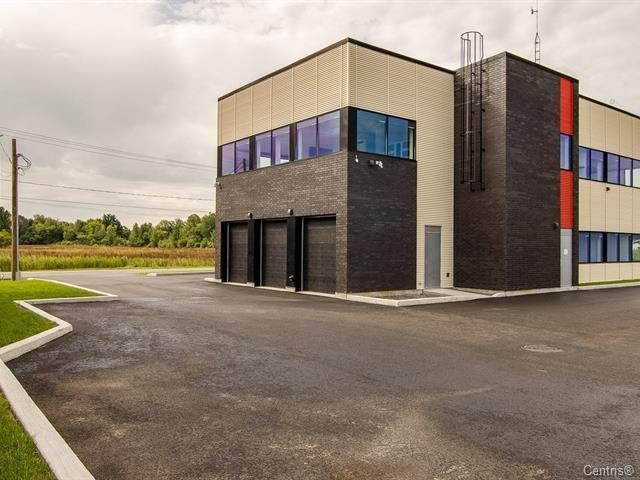 Bâtisse commerciale/Bureau à louer, Vaudreuil-Dorion