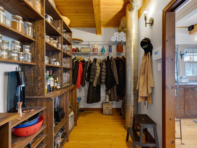 Walk-in closet