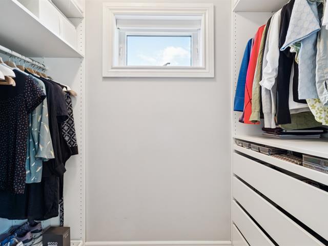 Walk-in closet