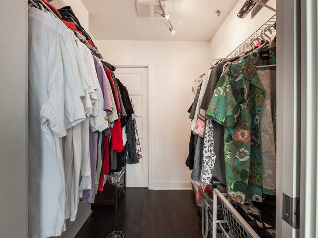 Walk-in closet
