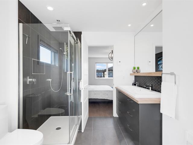 Ensuite bathroom