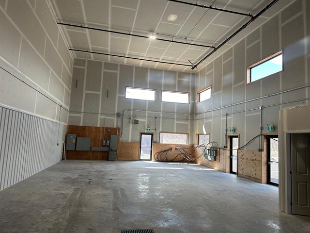 Bâtisse industrielle à louer, Rivière-Beaudette