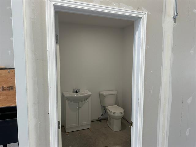 Bâtisse industrielle à louer, Rivière-Beaudette