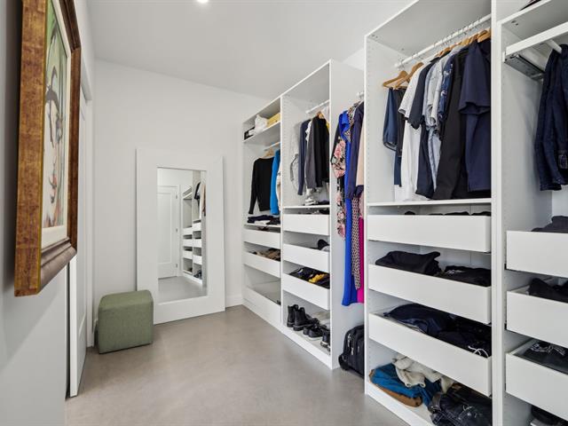 Walk-in closet