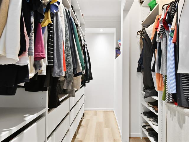 Walk-in closet