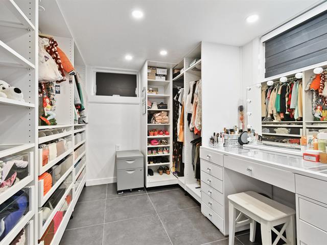 Walk-in closet