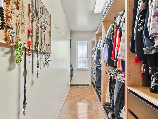 Walk-in closet