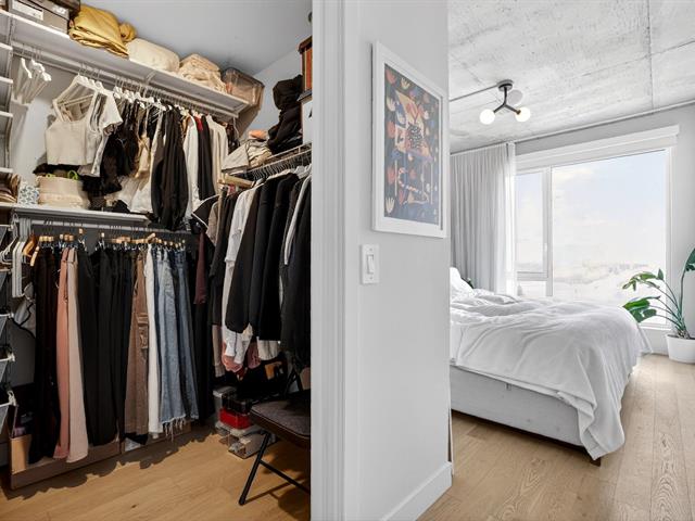 Walk-in closet