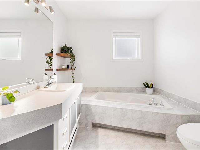 Maison à paliers multiples vendu, Blainville